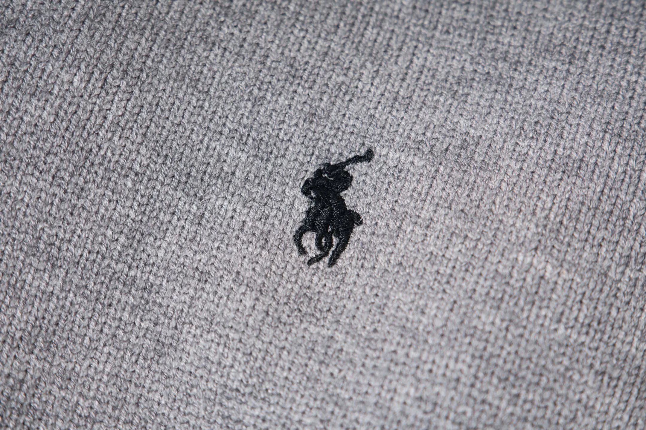 P230 Style number: Y258 Ralph Lauren POLO twist button open-chest sweater is a limited edition every year. There won’t be many styles in the store! Ralph Lauren men's half-button sweater. The shape is really nice. It can be worn alone or as a coat. It can be worn outside the inner layer. It is versatile and looks good. Tag, hanging grain, washable, packaging bag, full set of accessories. The appearance is quite high. The workmanship is super exquisite. Color: navy, gray, apricot, navy. Size: S M L XL